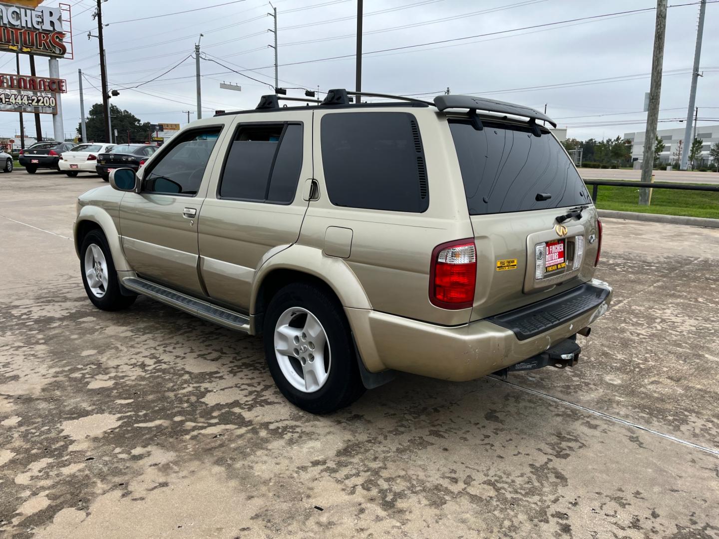 2003 tan /TAN Infiniti QX4 4WD (JNRDR09Y53W) with an 5 engine, 4-Speed Automatic Overdrive transmission, located at 14700 Tomball Parkway 249, Houston, TX, 77086, (281) 444-2200, 29.928619, -95.504074 - Photo#4